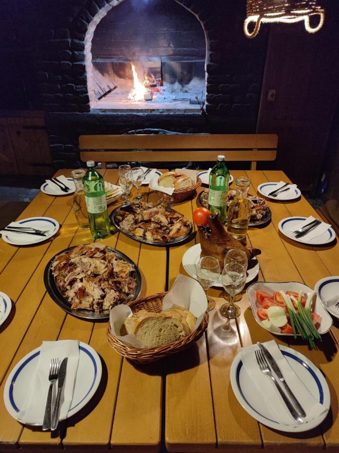 Udicarski Dom Usce Aljmas Bagian luar foto